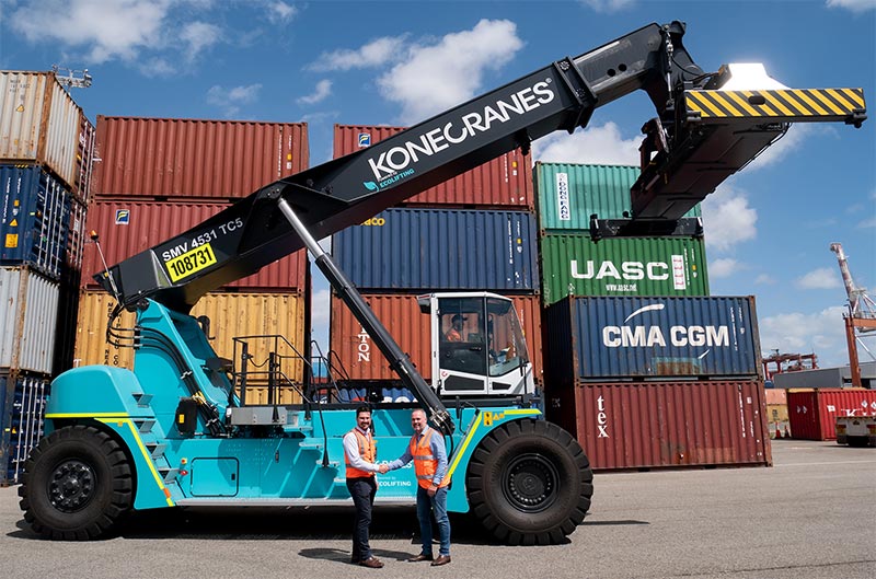 Handover of nre Konecranes reach stacker with Flow Drive